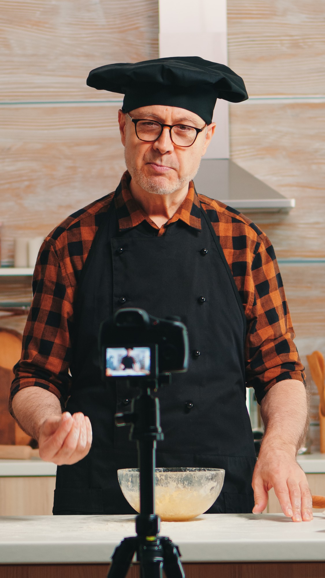 Ritratto dello chef fondatore in cucina